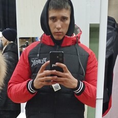 Игнат, 24, Макеевка