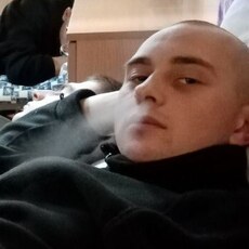 Илья, 27, Псков