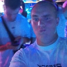 Денис, 24, Короча
