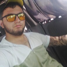 Илья, 27, Новоржев