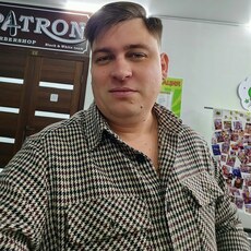 Михаил, 39, Бакал