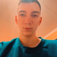Михаил, 22, Дубна