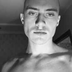 Арсений, 22, Молодогвардейск
