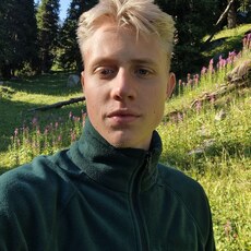 Эдуард, 21, Починок