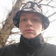 Денис, 21, Партизанск