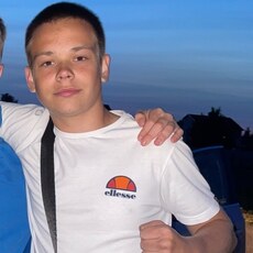 Эдуард, 20, Топки