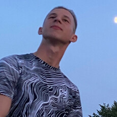 Лёня, 25, Сорск