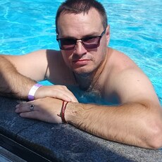 Леонид, 38, Красногоровка
