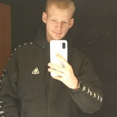 Харитон, 21, Ленинск