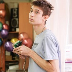 Андрей, 22, Святогорск