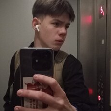 Алексей, 19, Шахтёрск