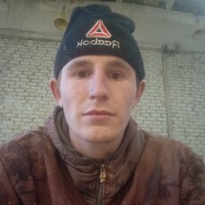 Тарас, 25, Узловая