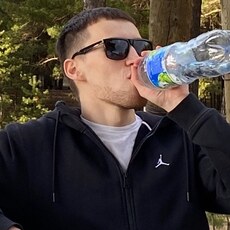 Лев, 25, Камышлов