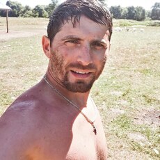 Анатолий, 26, Токмак