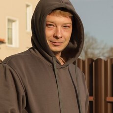 Лев, 31, Торез