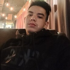 Юра, 21, Серафимович
