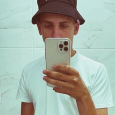 Максим, 22, Ижевск