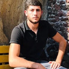 Максим, 24, Михайловск (Свердловская область)