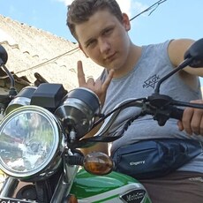 Мирон, 20, Артём