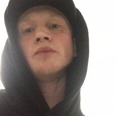 Ростислав, 23, Нягань