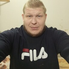 Михаил, 32, Новоржев
