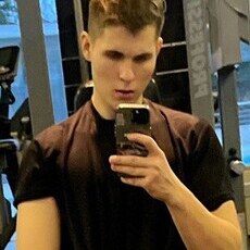 Адриан, 21, Стаханов