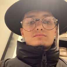 Толя, 24, Нягань