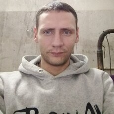 Юра, 32, Новогродовка