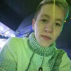 Паша, 21, Армянск