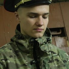 Валентин, 19, Луга