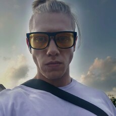 Аркадий, 21, Туран