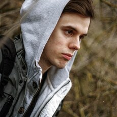 Лев, 19, Фурманов