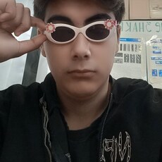 Кузьма, 21, Славск