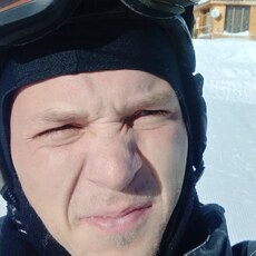 Олег, 26, Докучаевск