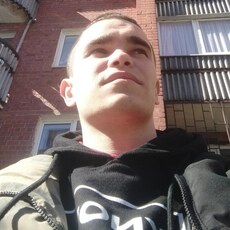 Виссарион, 23, Нягань