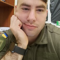 Артём, 28, Кировск (Ленинградская область)