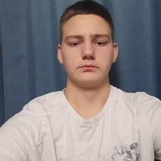 Петя, 19, Каменногорск