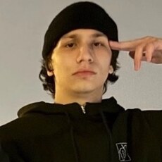 Эмиль, 21, Шумиха