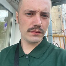 Виталя, 29, Калининск