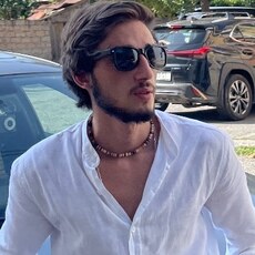 Артём, 24, Холм