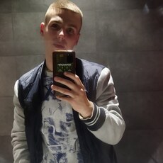 Мирон, 21, Михайлов