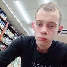 Валентин, 23, Городище