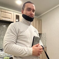 Илюха, 26, Новогродовка