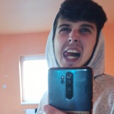 Лёня, 24, Щёкино