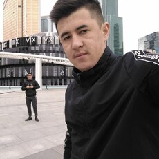 Олег, 27, Иловайск
