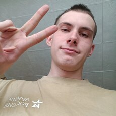 Руслан, 22, Кировск (ЛНР)