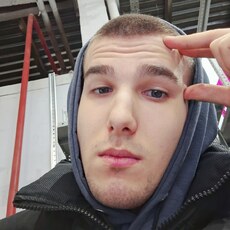 Максим, 21, Белоярский