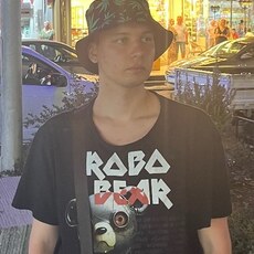 Илья, 20, Кедровый