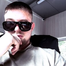 Платон, 26, Любим