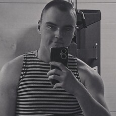 Илья, 22, Иловайск
